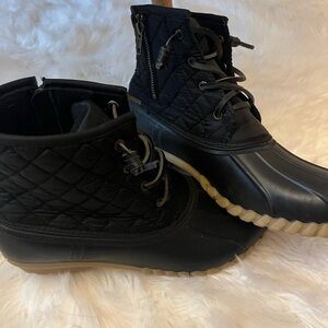 Beautiful condition rain boots